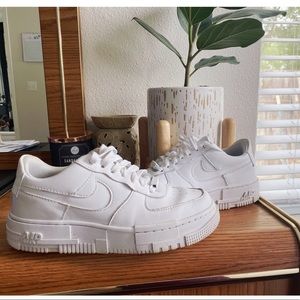 Nike Air Force 1 Pixel